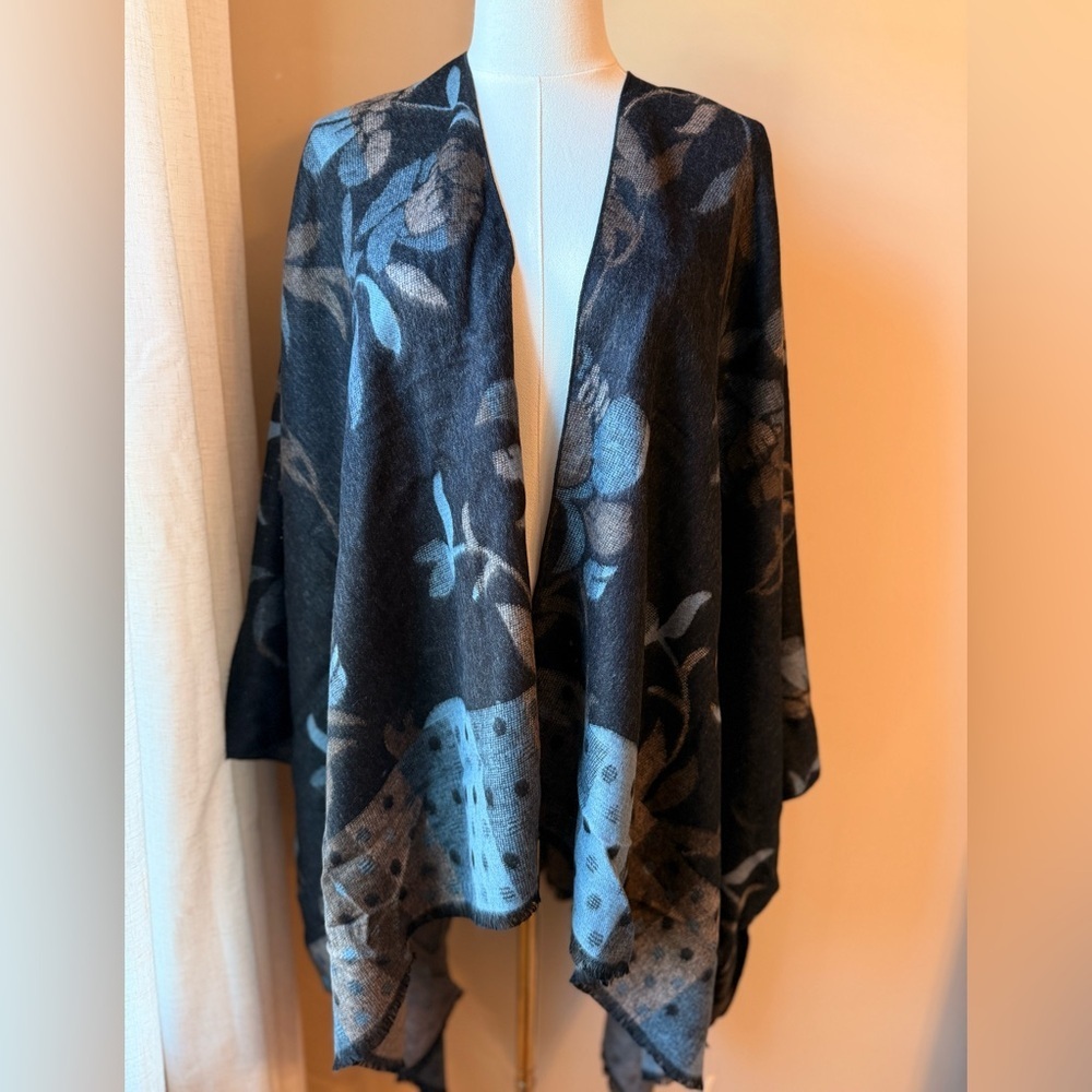NWT 100% Cashmere wrap